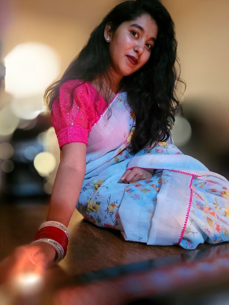 मराठी उखाणे दिवाळी साठी व इतर सणासाठी तयार होऊन बसलेली मुलगी 